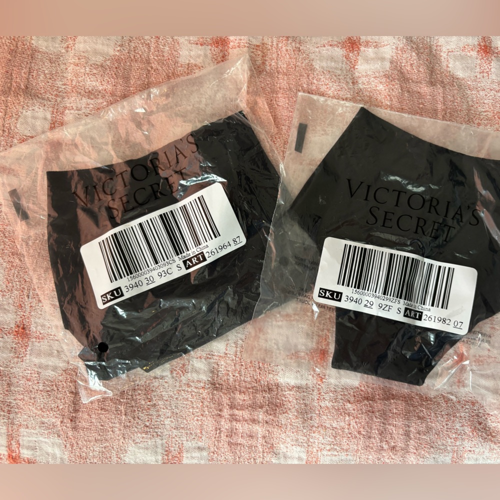 NWT Victoria's Secret Seamless Undies